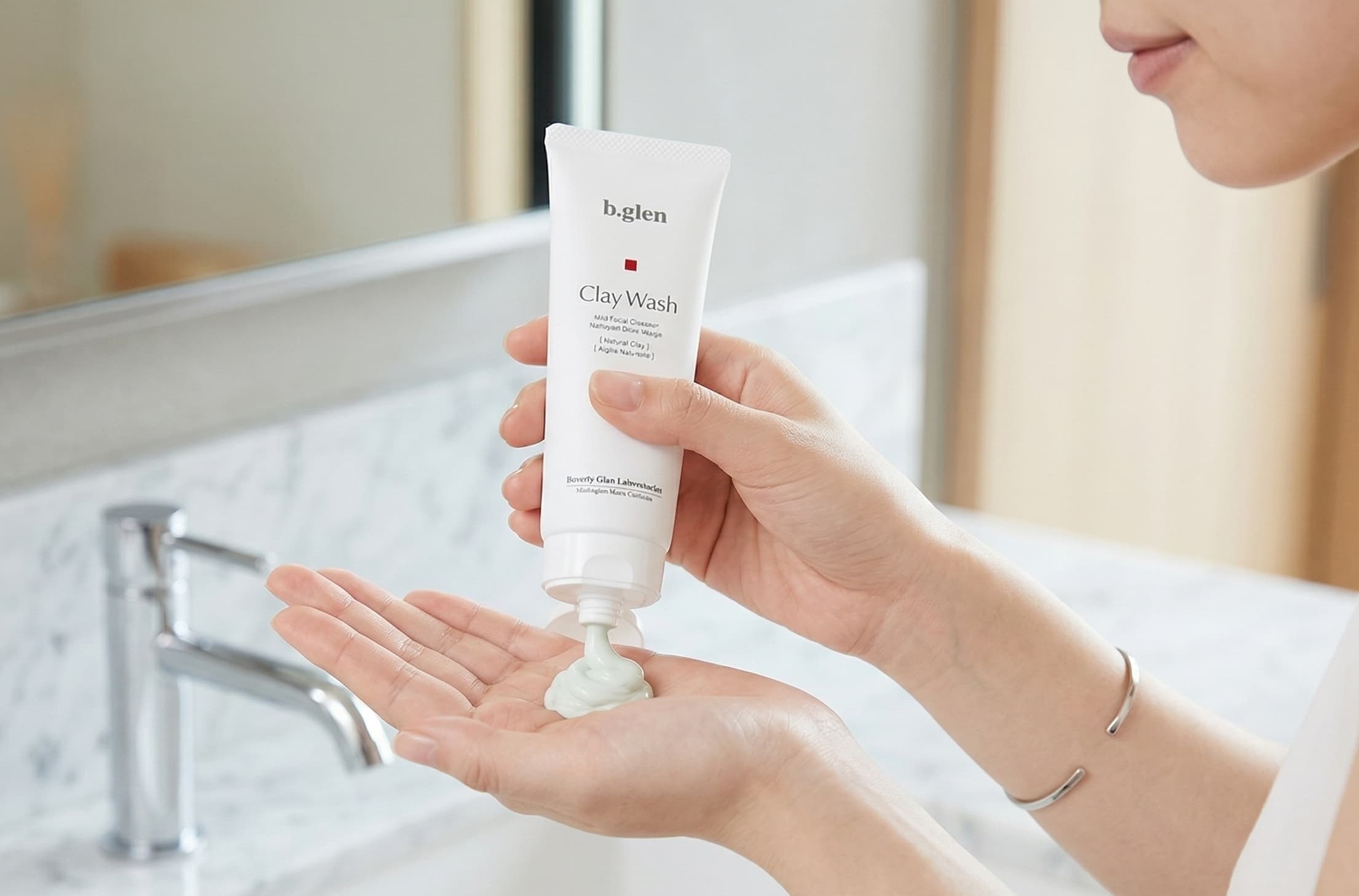 泡立てないロジカルな選択。ビーグレン クレイウォッシュの「吸着洗顔」を大人の敏感肌に推す理由