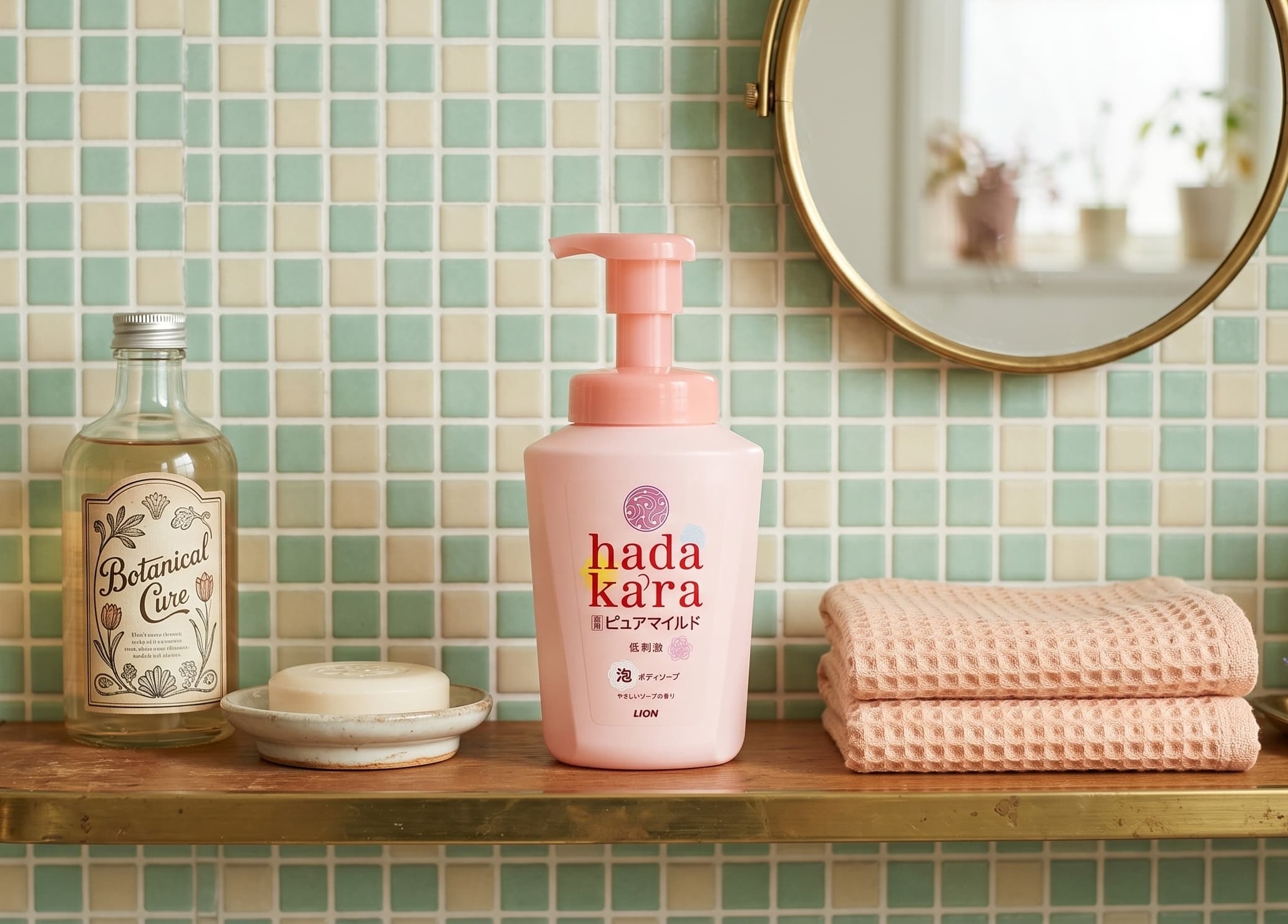 洗うたび、潤いが密着。「ハダカラ薬用ボディソープ」で防ぐ大人の乾燥肌荒れ