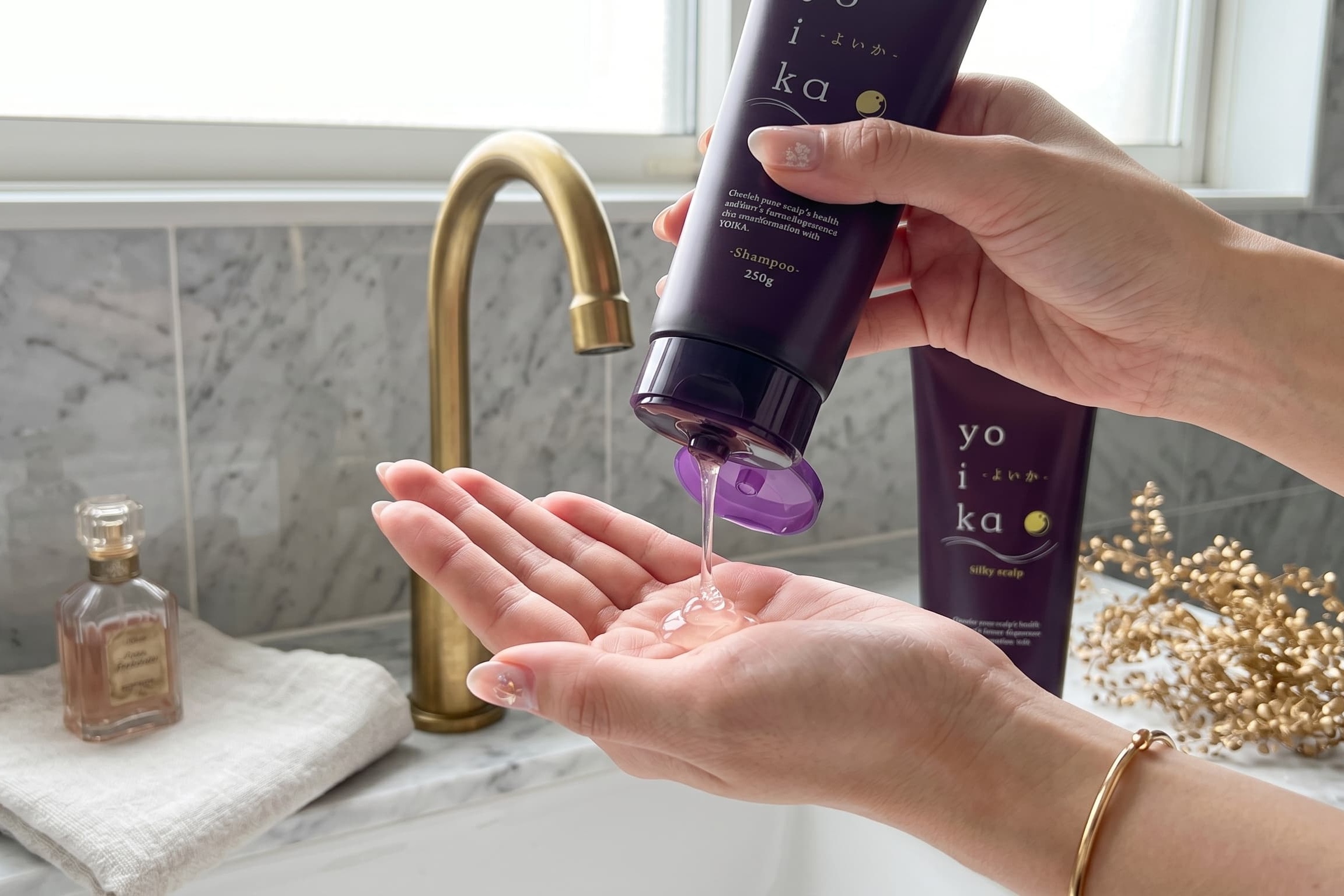大人の髪に「ハリ・コシ」のロジックを。YOIKAシルキースカルプが提案する注目のスカルプケア