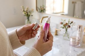 マキシリップ＋5種美容成分が導くハリ感。セルル「リップセラム」潤いによる大人のふっくら唇印象ロジック